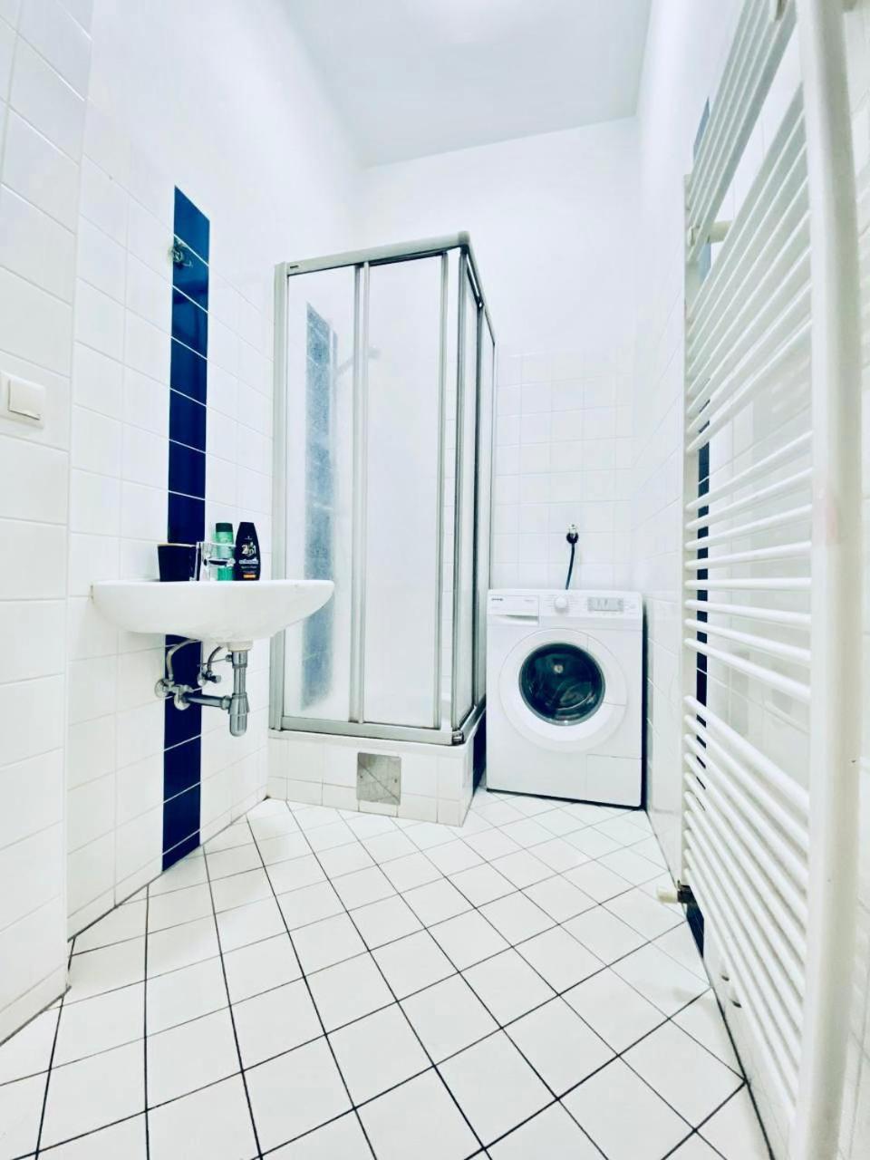 Cozy 2br For 6p, 10min Transport To Stadthalle Apartment